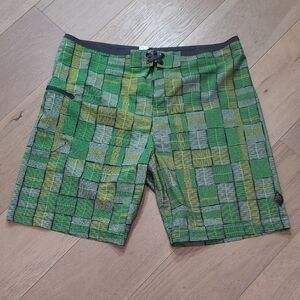 Prana Swim Trunks Men's sz 38 Green Geometric Board Shorts Unlined Swim Trunks